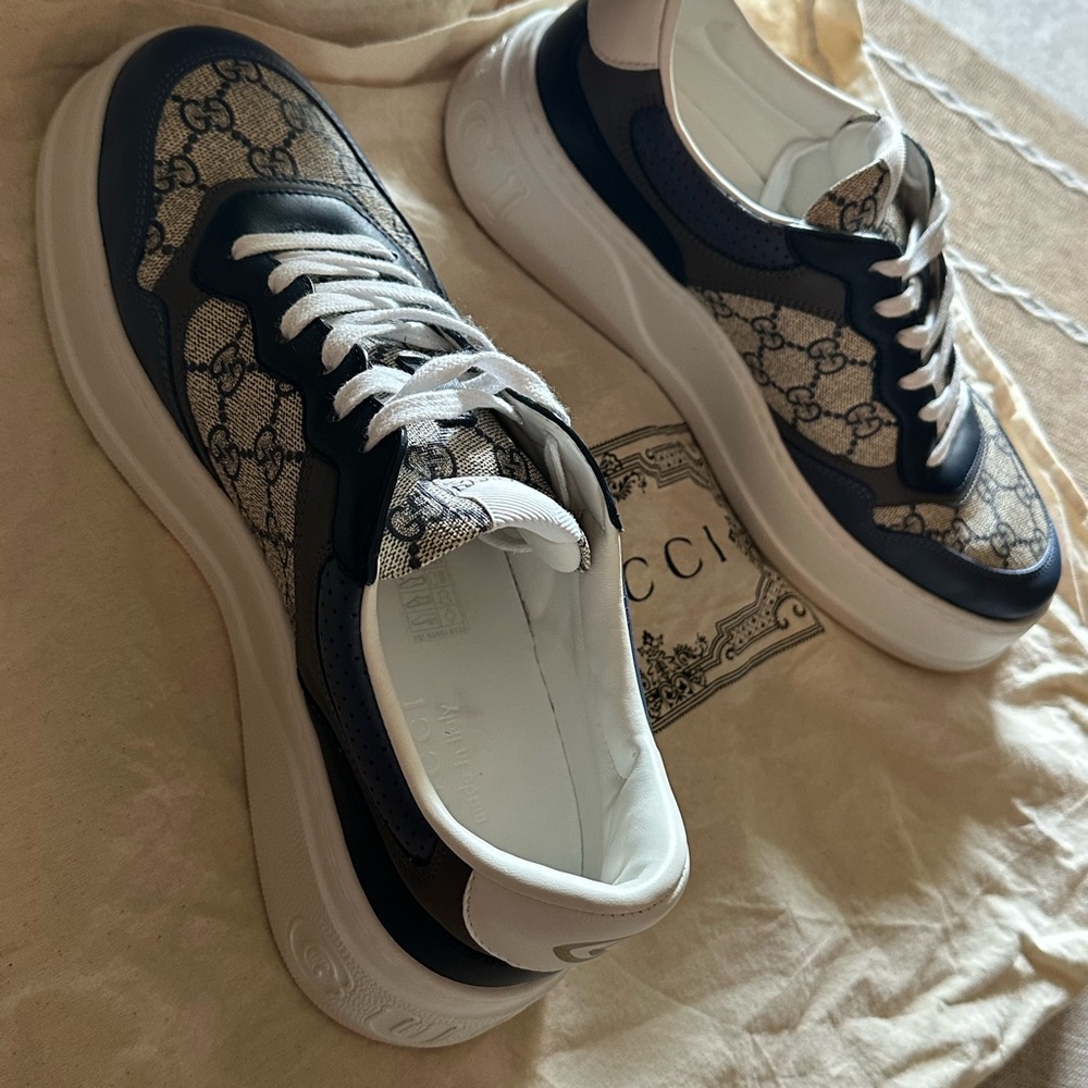 Gucci Navy and Cream Patterned Sneakers - Picture 5 of 7